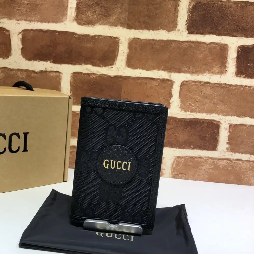 Hyperpeter case Off Grid GUCCI passport The 0606
